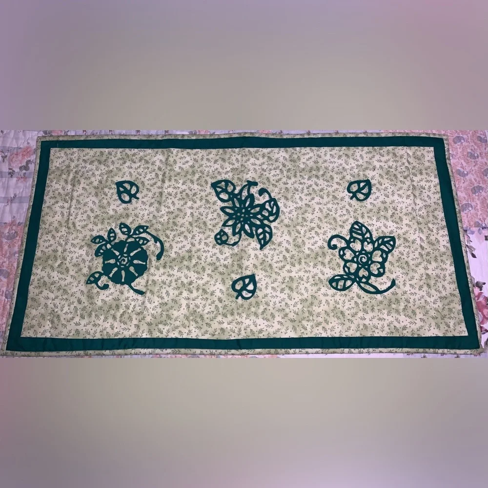 Handmade quilt quilted fall autumn leaves leaf table runner country NEW (Q162)